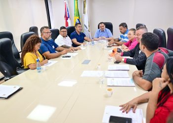 Em reunião com moradores de Presidente Figueiredo, Roberto Cidade confirma início das obras da Rodovia AM-240 após sua articulação