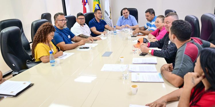 Em reunião com moradores de Presidente Figueiredo, Roberto Cidade confirma início das obras da Rodovia AM-240 após sua articulação