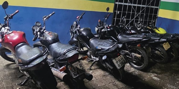 Polícia deflagra operação e apreende sete motocicletas com restrição de roubo, furto e sinais de adulteração em Manacapuru