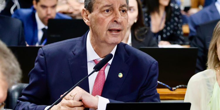 Omar Aziz critica quem trabalha contra o Brasil dentro do governo e cobra celeridade para derrubar vetos que prejudicam a BR-319