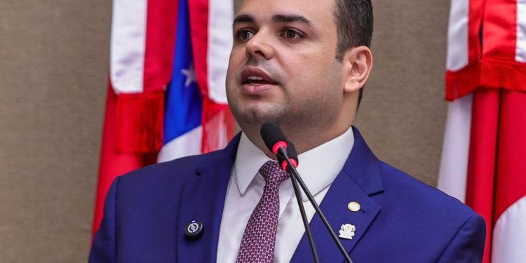 Presidente Roberto Cidade comanda sessão de reabertura das atividades parlamentares na Aleam e faz anúncios para o segundo semestre