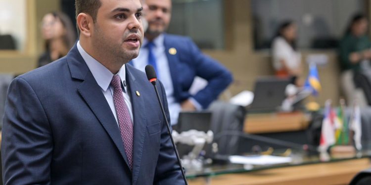 Presidente Roberto Cidade reitera cobrança por investimentos federais em logística para o Amazonas