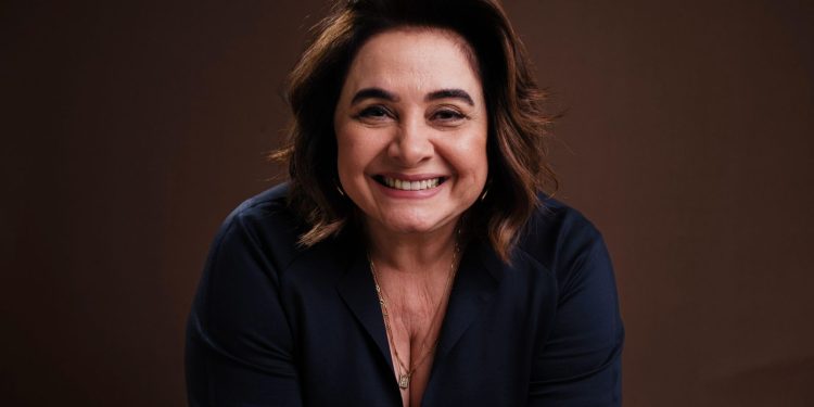 Professora Maria do Carmo conquista manauaras, ganha novos seguidores e cresce nas pesquisas