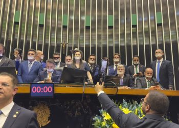 Capitão Alberto Neto e deputados de oposição protestam contra prisão de Bolsonaro e crimes de Alexandre de Moraes contra os direitos humanos