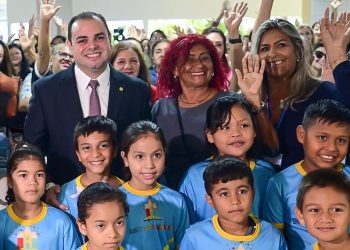 No Dia do Estudante, Roberto Cidade destaca leis que fortalecem a educação e garantem oportunidades para os jovens amazonenses