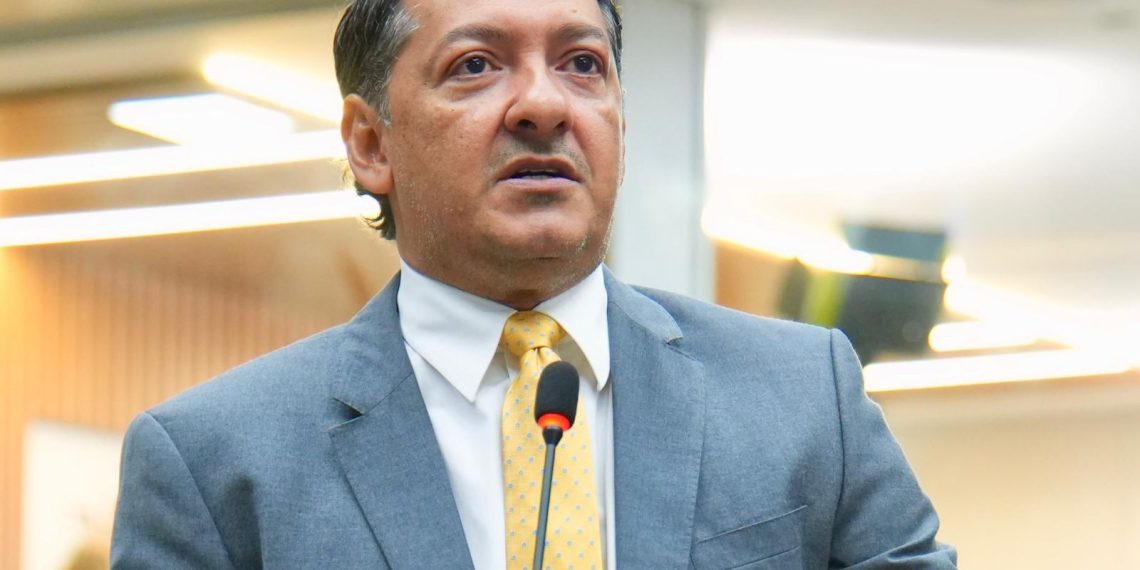 Em defesa das mulheres: aprovado projeto de Felipe Souza que garante defesa pessoal com armas de eletrochoque