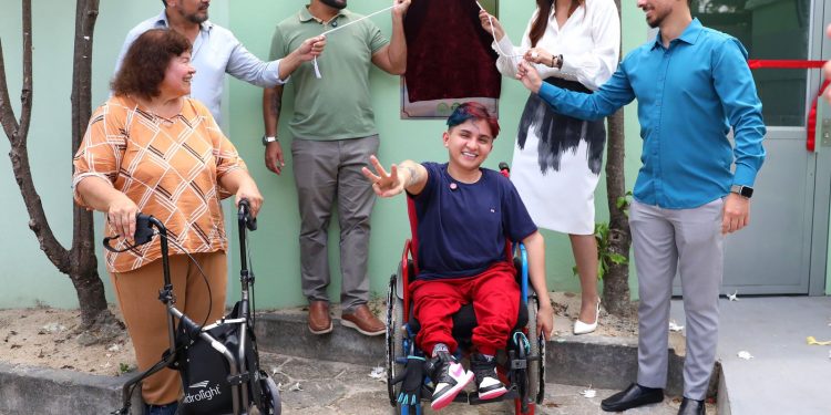 Acessibilidade: UEA inaugura plataformas elevatórias na Escola Normal Superior