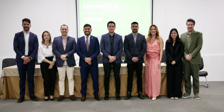 Em aula magna, reitor da UEA apresenta panorama do curso de Direito e destaca incentivo à pesquisa científica na área jurídica