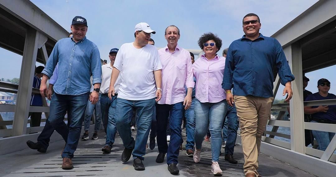 Omar Aziz participa da inauguração do novo porto de Barcelos, no interior do Amazonas