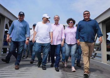 Omar Aziz participa da inauguração do novo porto de Barcelos, no interior do Amazonas