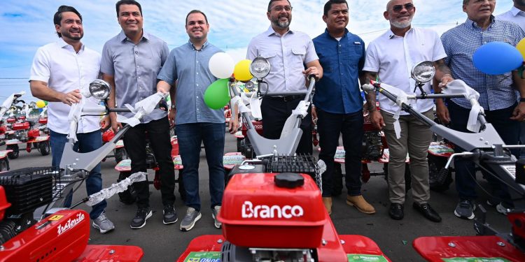 Presidente Roberto Cidade anuncia emendas para o setor primário durante entrega de insumos e implementos agrícolas