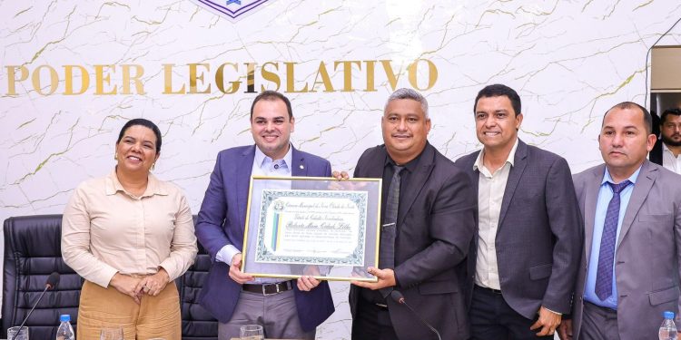Representante da Calha do Madeira, presidente Roberto Cidade recebe Título de Cidadão Novolindense