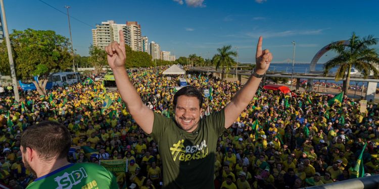 Ato ”Fora Lula e fora Moraes” mostra força da direita em Manaus