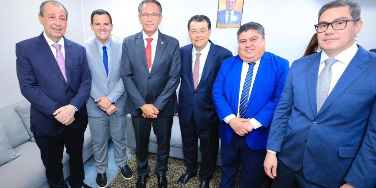 Presidente David Reis participa da entrega da Medalha Ruy Araújo ao ministro Mauro Campbell e ao juiz Lizandro Gomes Filho