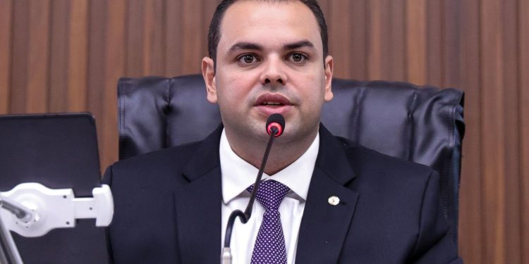 Amazonas pode ser pioneiro na proteção de influenciadores mirins com PL de autoria do presidente Roberto Cidade