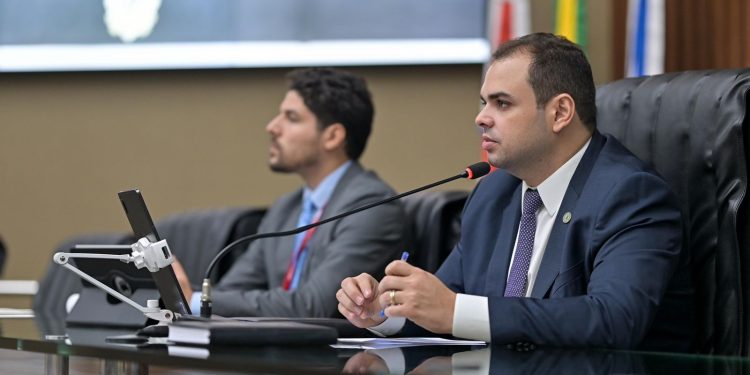 No Setembro Roxo, Roberto Cidade destaca leis de sua autoria em defesa da conscientização sobre o Alzheimer