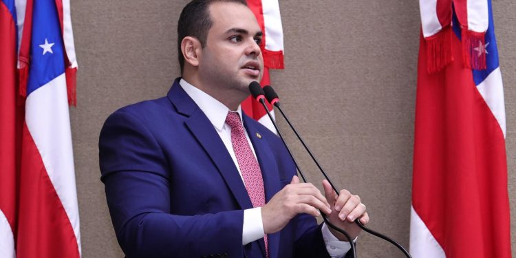 Leis de Roberto Cidade buscam proteger rios, florestas e ecossistemas do Amazonas