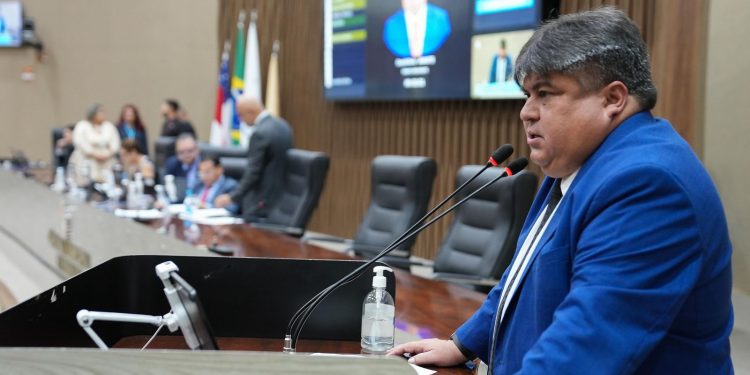 Sistema solar implantado na CMM pelo presidente David Reis gera economia de R$ 2,7 milhões aos cofres públicos