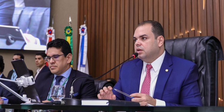 Deputado Roberto Cidade apresenta PL para impedir que preços de fidelidade se sobreponham aos valores reais em postos de combustíveis no Amazonas