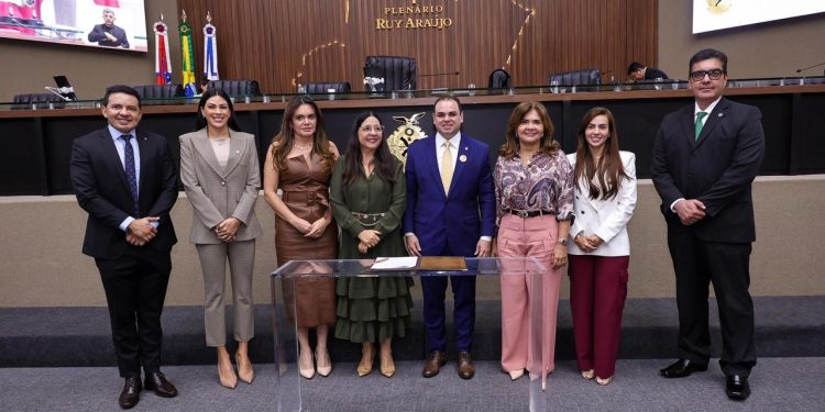 ‘Cooperação entre Aleam e MPAM reforça combate à violência contra a mulher,’ avalia presidente Roberto Cidade