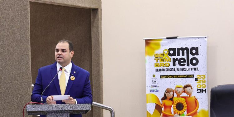 Presidente Roberto Cidade reforça atenção aos impactos do bullying e das fake news na saúde mental dos jovens