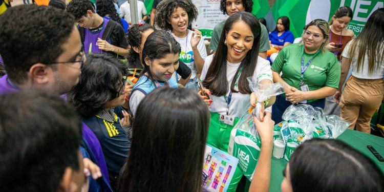 UEA marca presença na Feira Norte do Estudante 2025 com programação interativa e inovadora