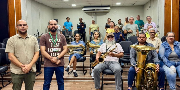 Projeto de extensão Banda de Música 60+, da UEA, inicia ensaios musicais para alunos da terceira idade