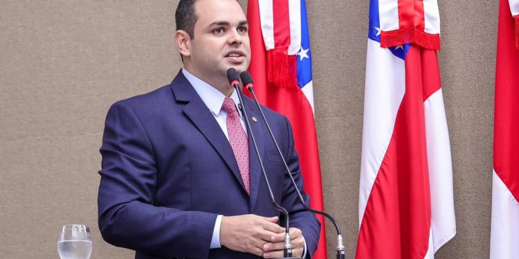 Deputado Roberto Cidade ressalta sanção de lei que amplia cuidados com saúde mental para toda a rede de ensino do Amazonas