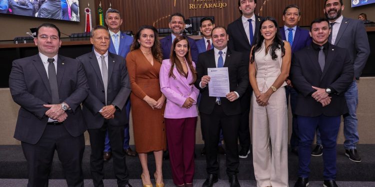 Presidente Roberto Cidade anuncia início das inscrições para concurso público da Aleam em 10 de setembro