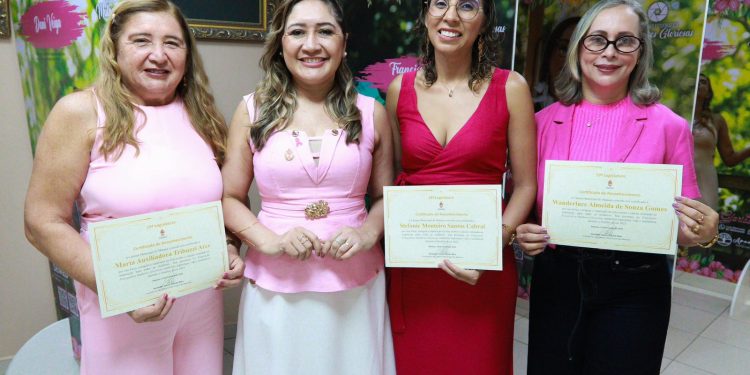 Tribuna Popular da CMM homenageia mulheres que venceram o câncer