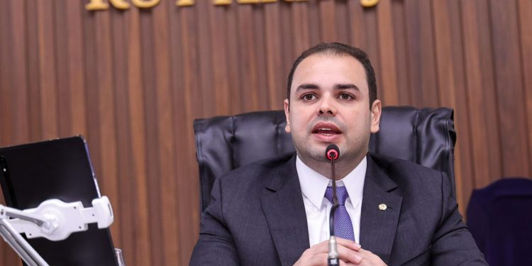 Lei de Roberto Cidade estimula geração de renda e inclusão digital de jovens amazonenses