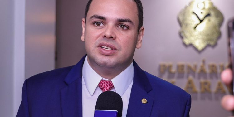 Em tramitação na Aleam, proposta do presidente Roberto Cidade que prevê redução do uso de plásticos descartáveis nas escolas estaduais