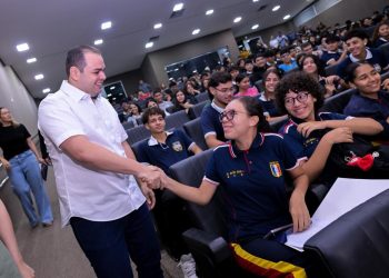 Presidente Roberto Cidade incentiva alunos na preparação para o Enem 2025 por meio do programa Aleam Educa, de sua autoria