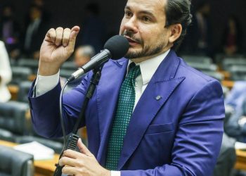 Deputado Capitão Alberto Neto denuncia ao TCU possível irregularidade em empréstimo de R$ 20 bilhões para socorrer os Correios