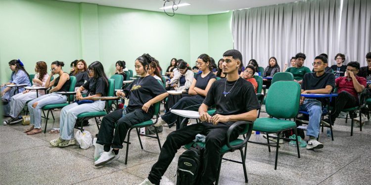 Expectativa e dedicação de milhares de candidatos marcam aplicação das provas do Sistema Ingresso Seriado da UEA