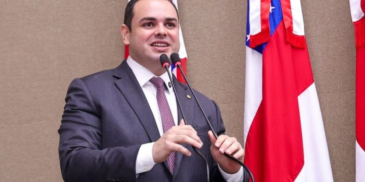 Roberto Cidade propõe programa para garantir água potável aos amazonenses em escolas públicas