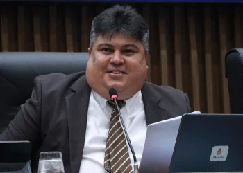 Presidente David Reis realiza pronunciamento na CMM após prisão de vereador Rosinaldo Bual