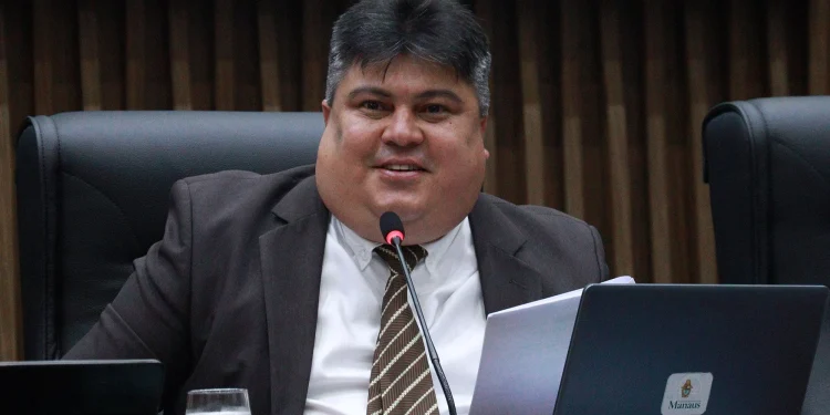 Presidente David Reis realiza pronunciamento na CMM após prisão de vereador Rosinaldo Bual