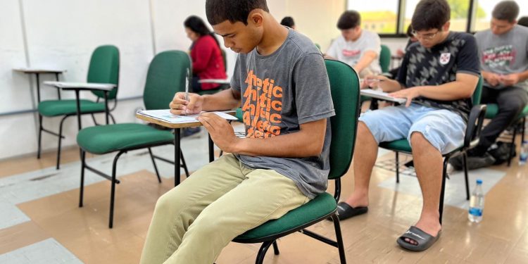UEA inicia aplicação das provas do SIS e Vestibular 2025, em todo o Amazonas, neste domingo (26/10)