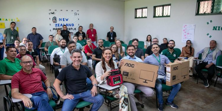 Gestão superior da UEA entrega equipamentos e anuncia melhorias no Centro de Estudos Superiores de Itacoatiara