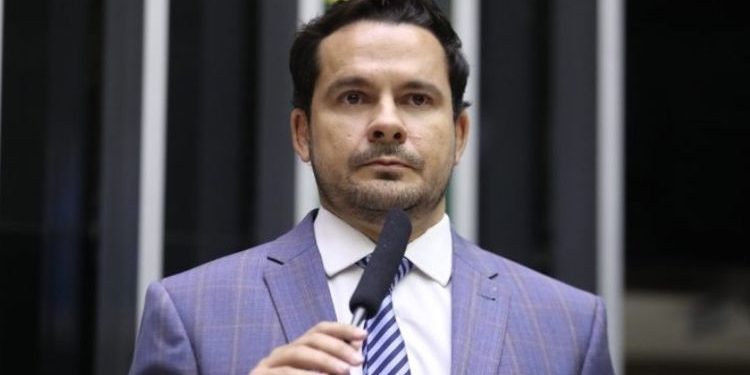 ”Vitória do trabalhador”, diz Capitão Alberto Neto sobre isenção do IR