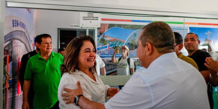 Oposição se levanta em Coari para receber a pré-candidata ao governo Professora Maria do Carmo