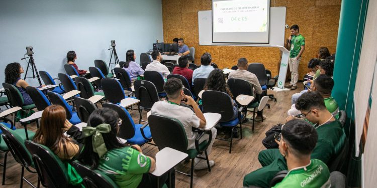 Seminário Internacional de Telessaúde e Telenfermagem da UEA reforça o papel da tecnologia no cuidado em saúde na Amazônia