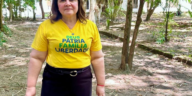’Tem quem gosta de tirar foto e tem quem gosta de fazer o trabalho’ diz Maria do Carmo sobre oportunismo político na soltura de onça resgatada no rio Negro