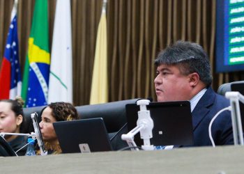 Presidente David Reis esclarece proposta que regulamenta sessões híbridas na CMM