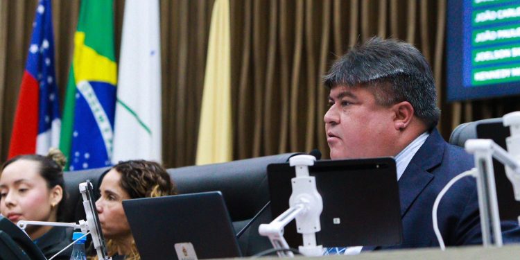 Presidente David Reis esclarece proposta que regulamenta sessões híbridas na CMM