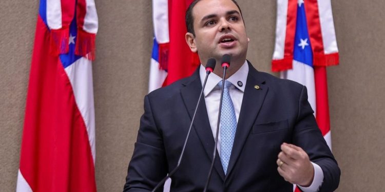 Presidente Roberto Cidade destaca importância da recuperação de trecho da AM-010 para a logística do Médio Amazonas