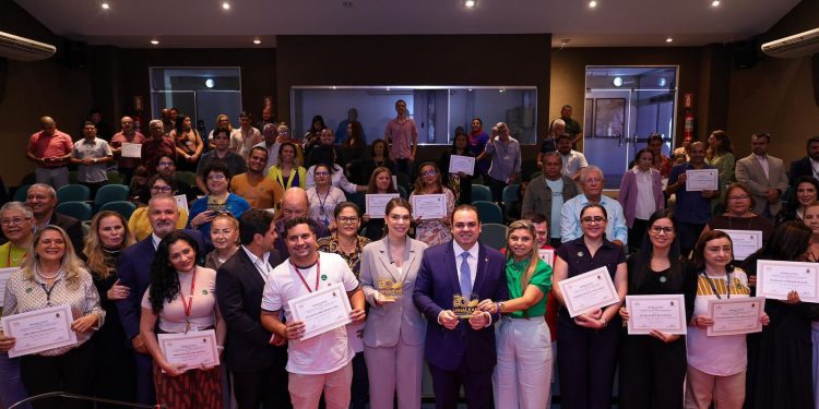 Presidente Roberto Cidade comemora 20 anos da Escola do Legislativo Senador José Lindoso e reforça compromisso institucional da Aleam com a capacitação cidadã