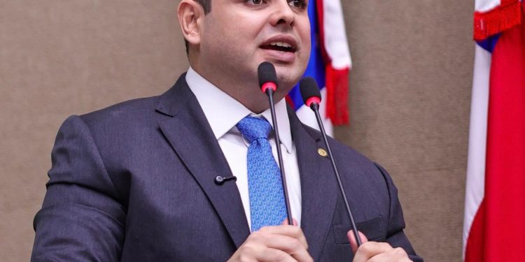 Às vésperas da Black Friday, Roberto Cidade alerta para preços enganosos e propõe nova lei sobre combustíveis