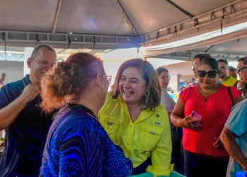 Pré-candidata ao governo, Maria do Carmo faz corpo a corpo com agricultores de Coari e apresenta projetos para produção rural